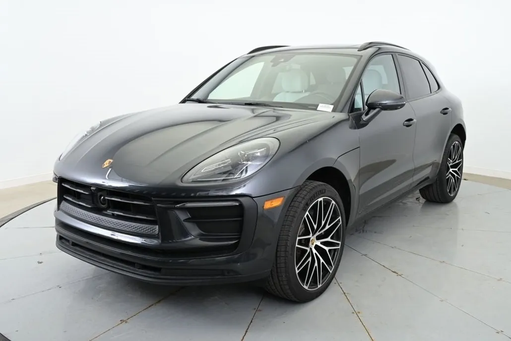 2025 Porsche Macan Base photo 1