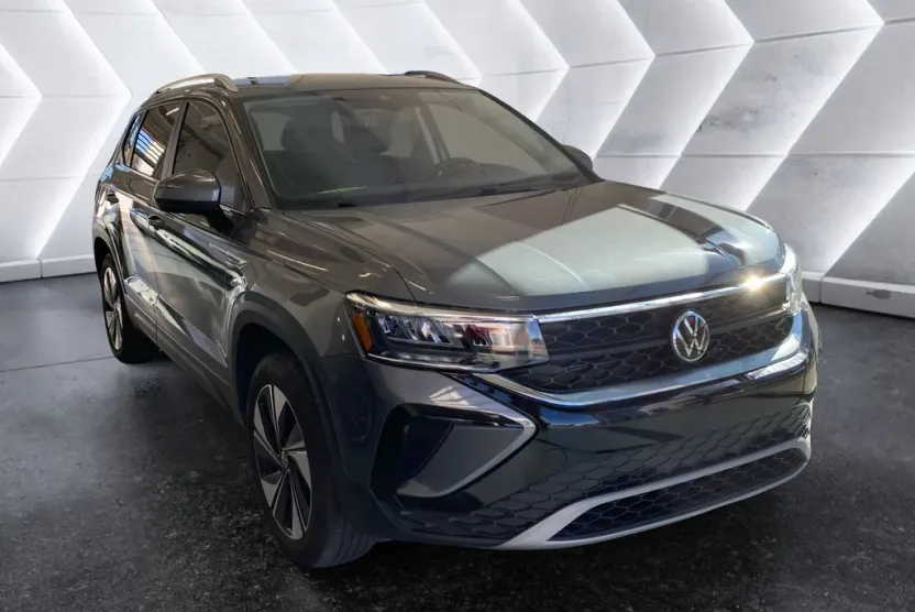 2024 Volkswagen Taos SE photo 1