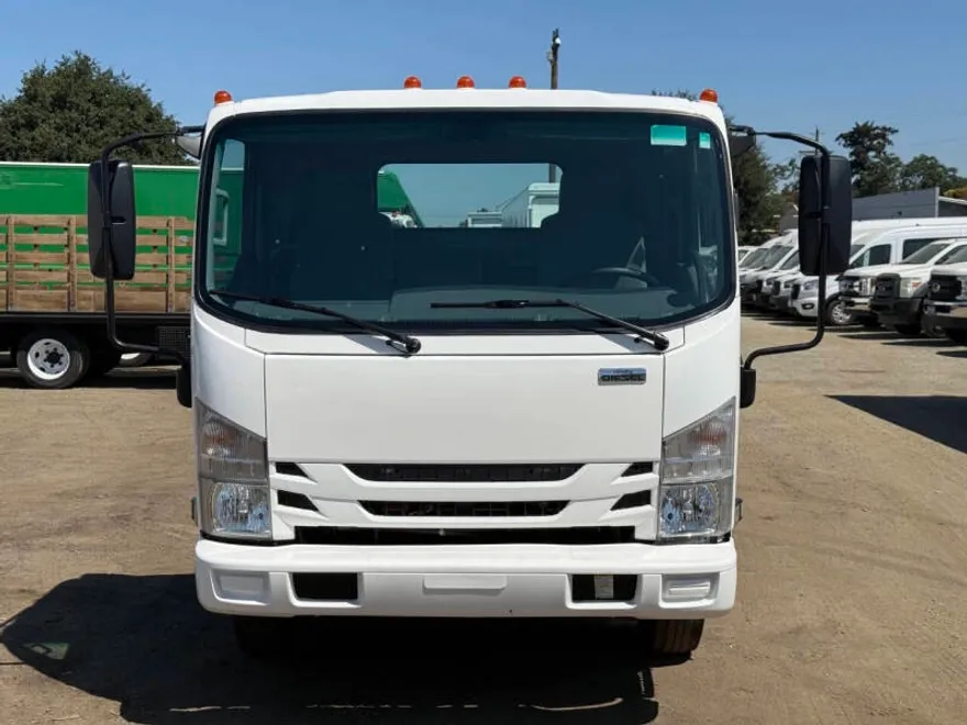 2016 Isuzu NQR photo 1