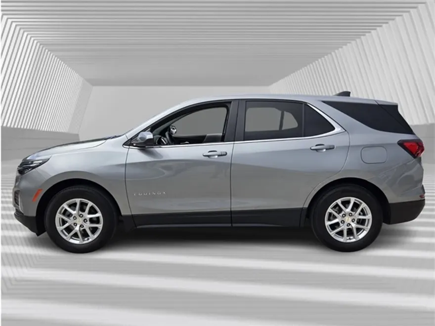 2023 Chevrolet Equinox LT photo 1