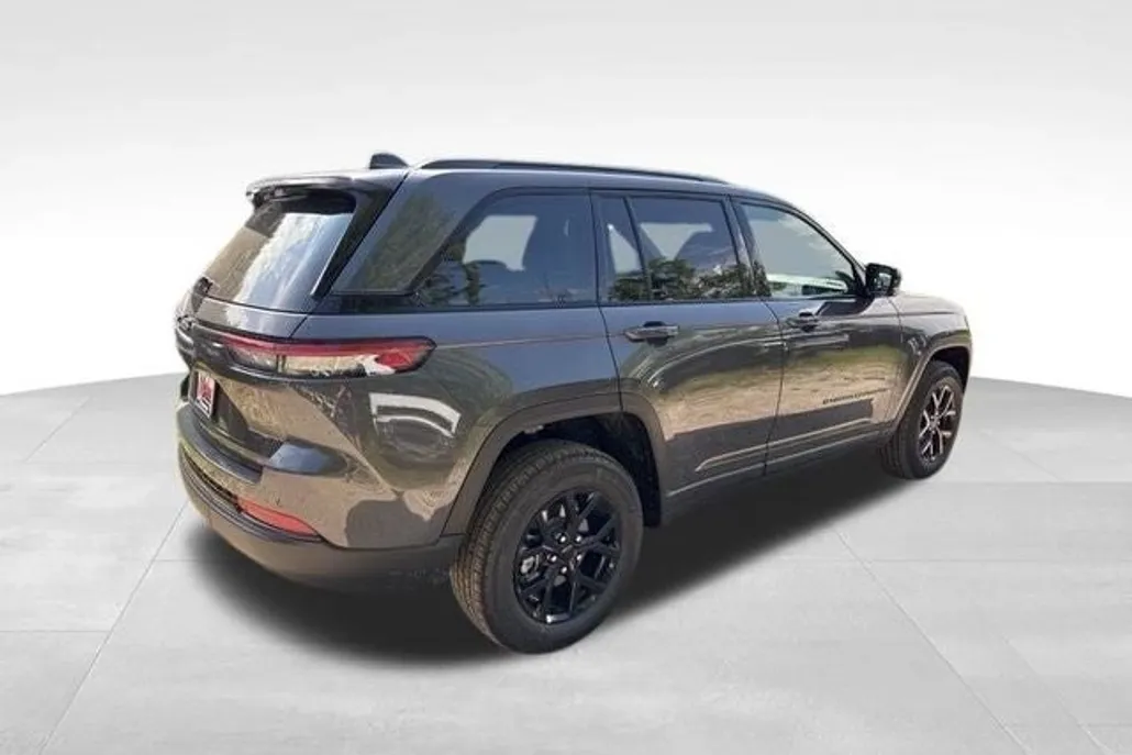 2025 Jeep Grand Cherokee Altitude photo 1