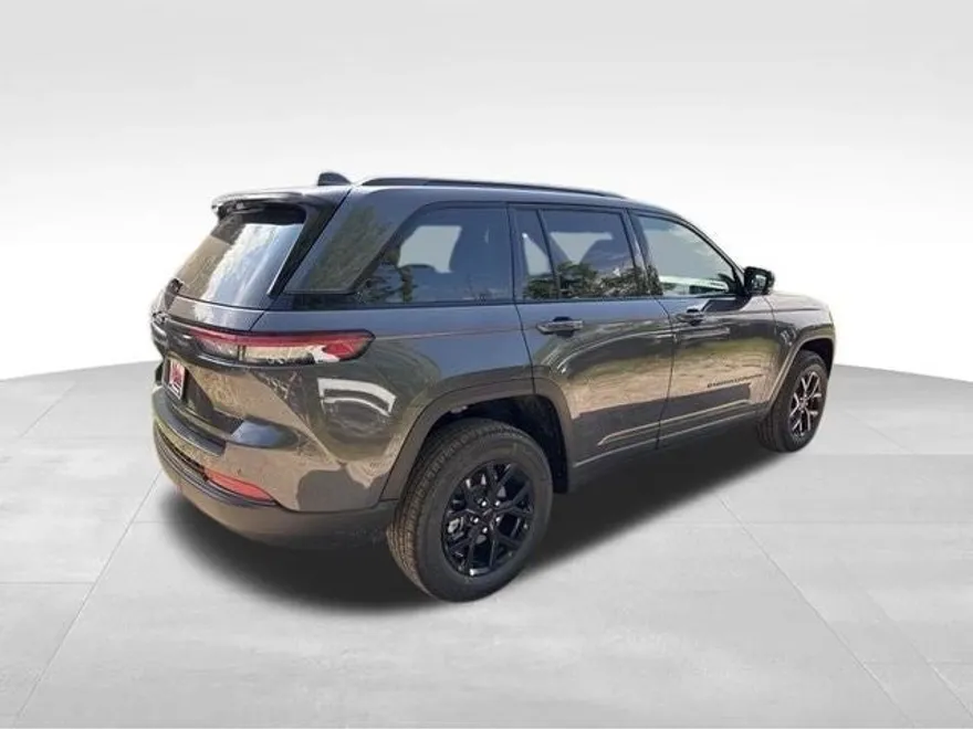 2025 Jeep Grand Cherokee Altitude photo 1