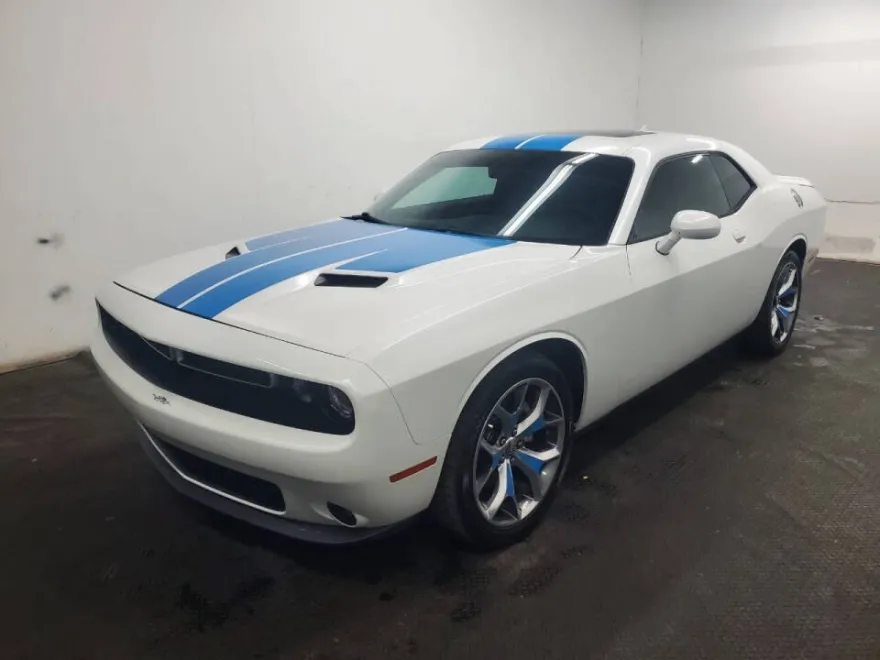 2015 Dodge Challenger SXT Plus photo 1