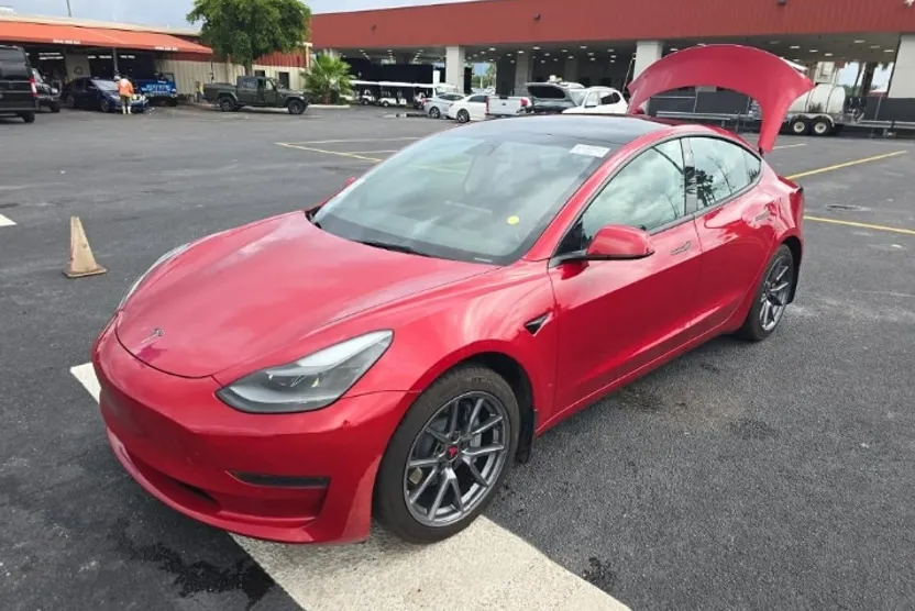2021 Tesla Model 3 Standard Range Plus photo 1