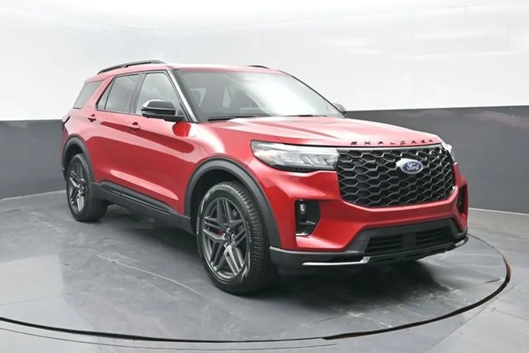 2025 Ford Explorer ST-Line photo 1