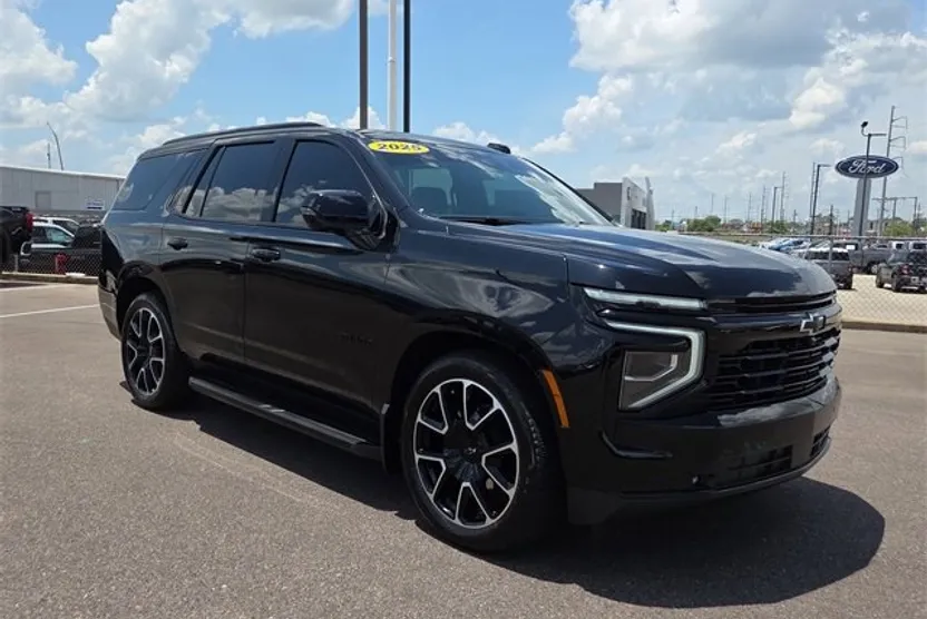 2025 Chevrolet Tahoe RST photo 1