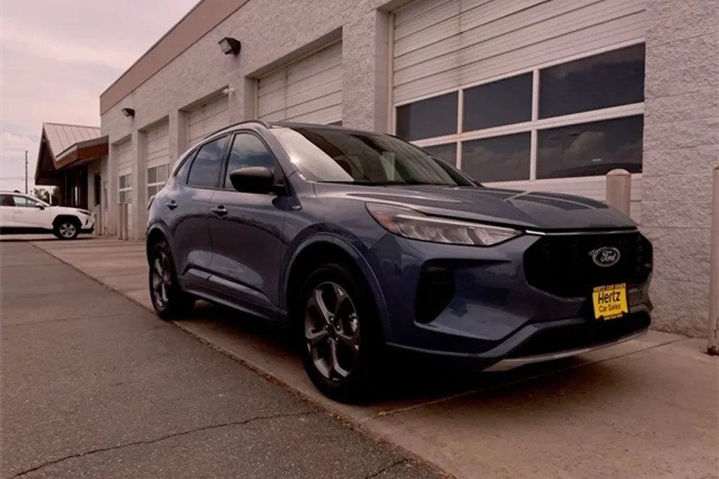 2024 Ford Escape ST-Line photo 1