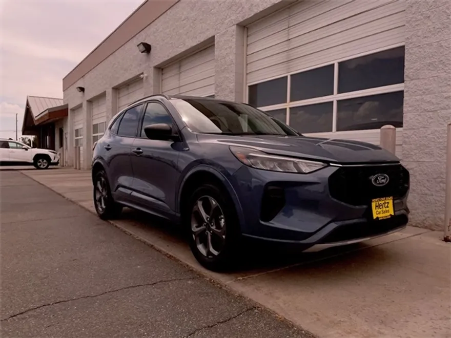 2024 Ford Escape ST-Line photo 1