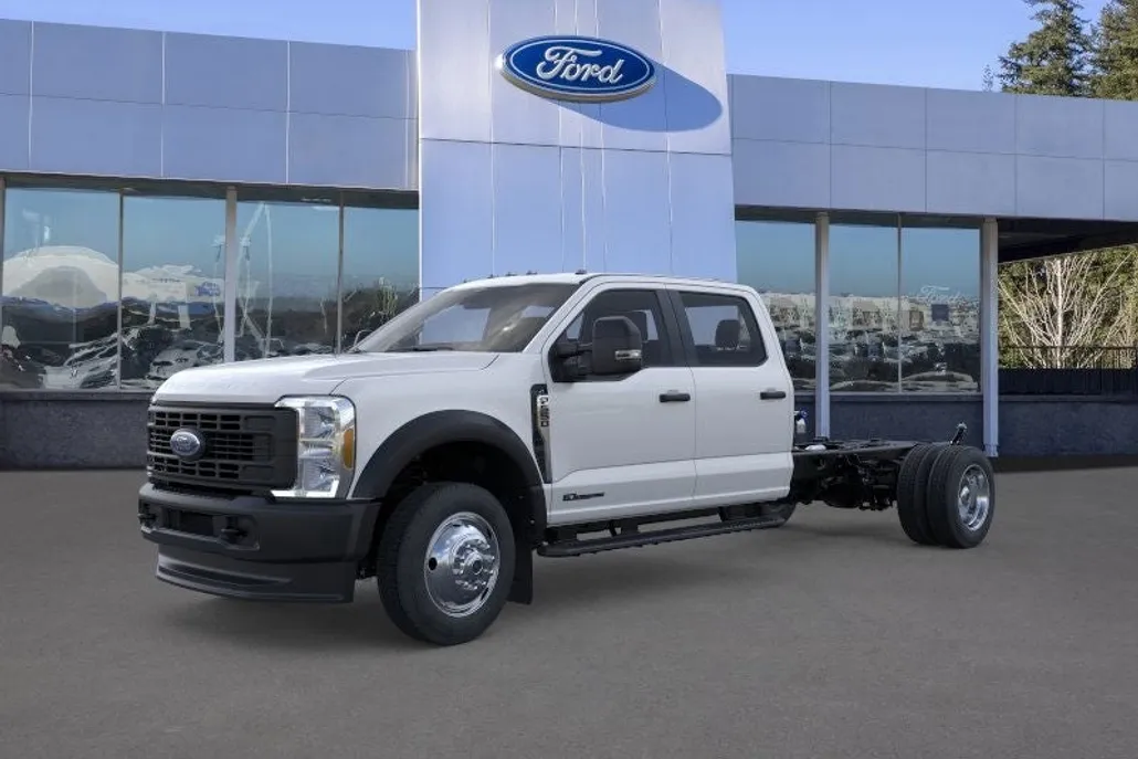 2025 Ford F-550 photo 1
