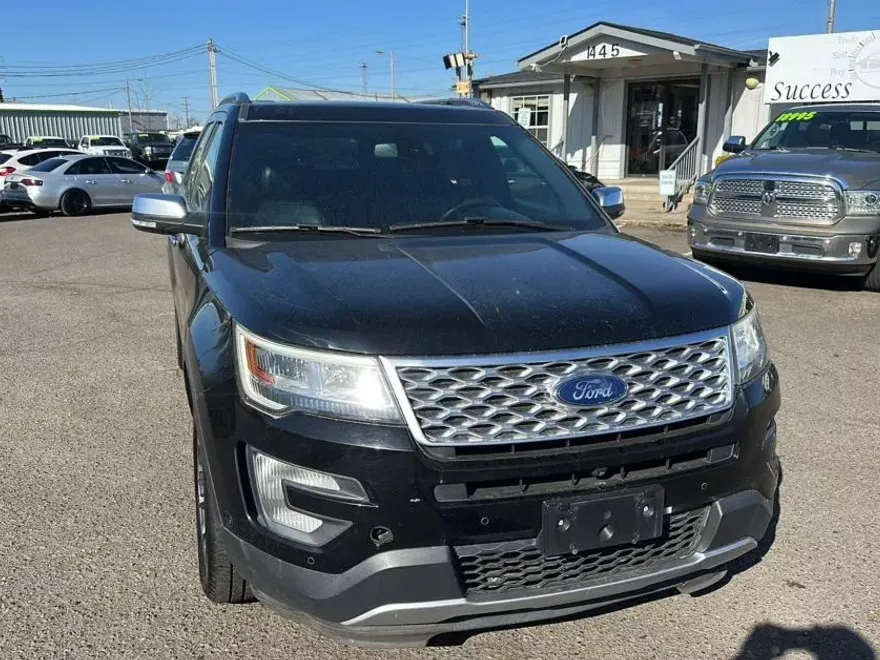 2017 Ford Explorer Platinum Sport photo 1