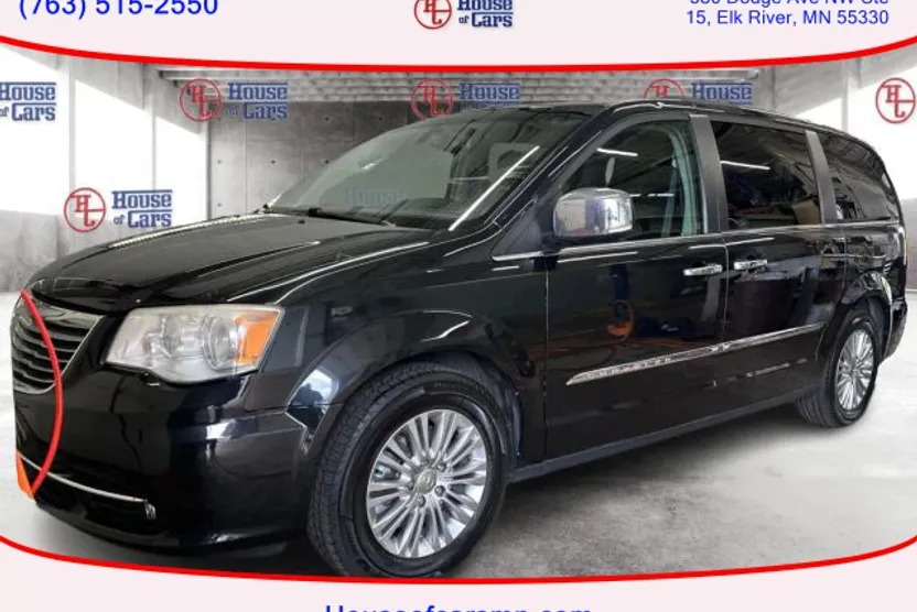 2015 Chrysler Town & Country photo 1