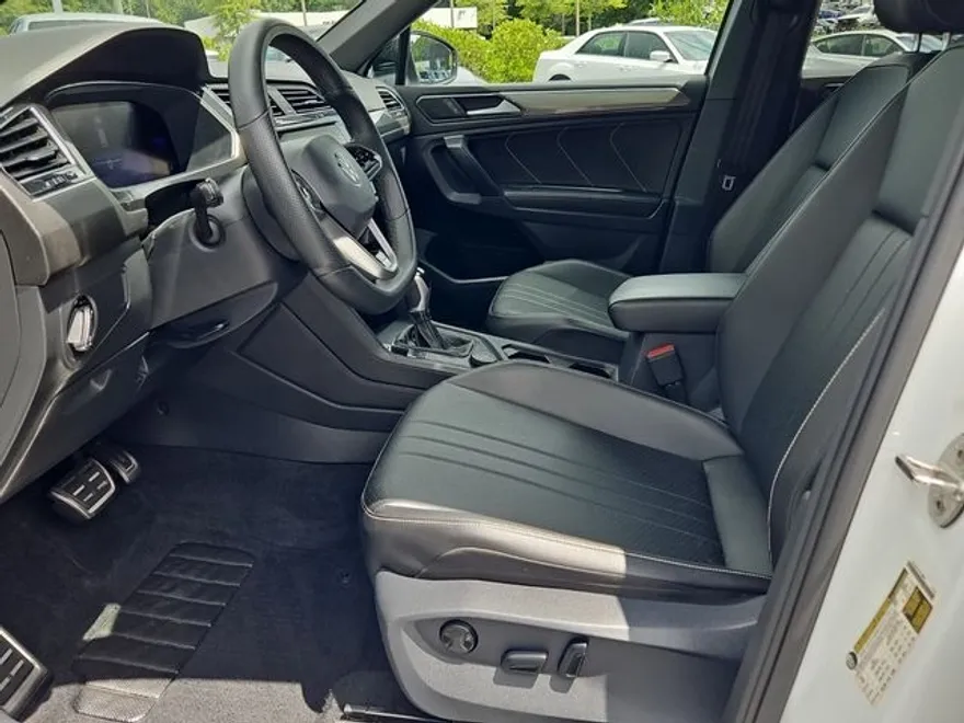 2022 Volkswagen Tiguan SE R-Line Black photo 1