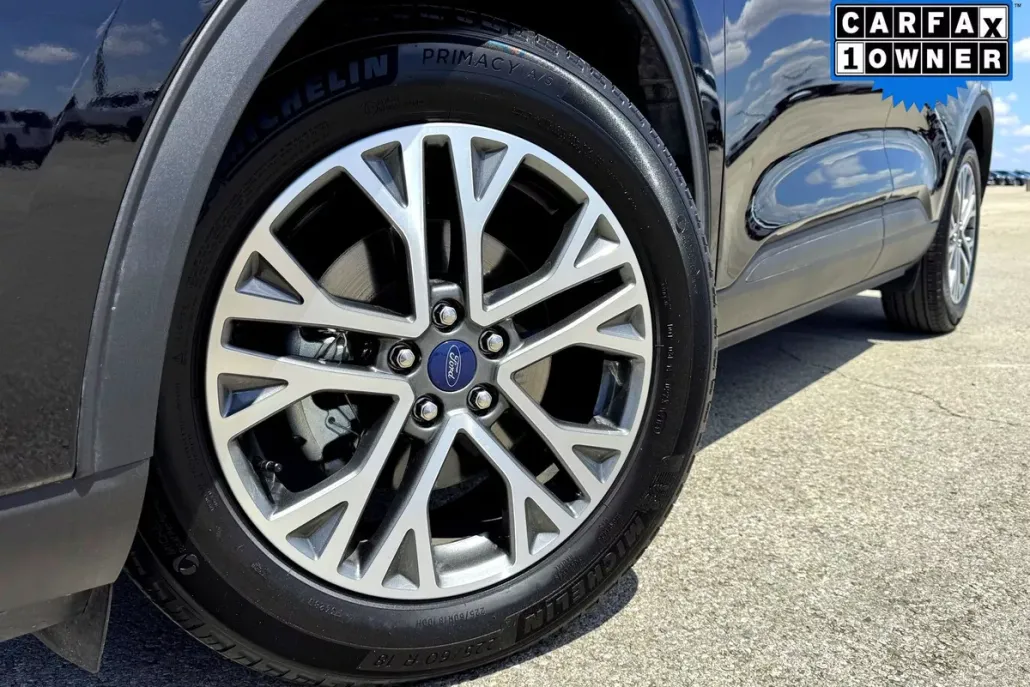 2021 Ford Escape SEL photo 1