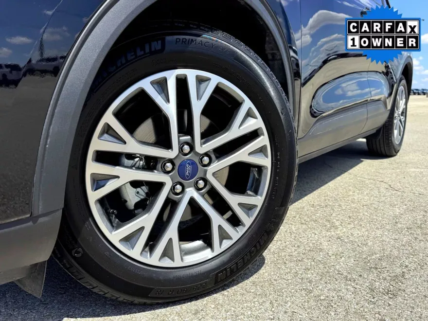2021 Ford Escape SEL photo 1