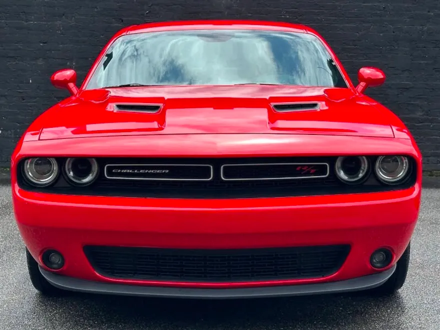 2016 Dodge Challenger R/T Plus photo 1