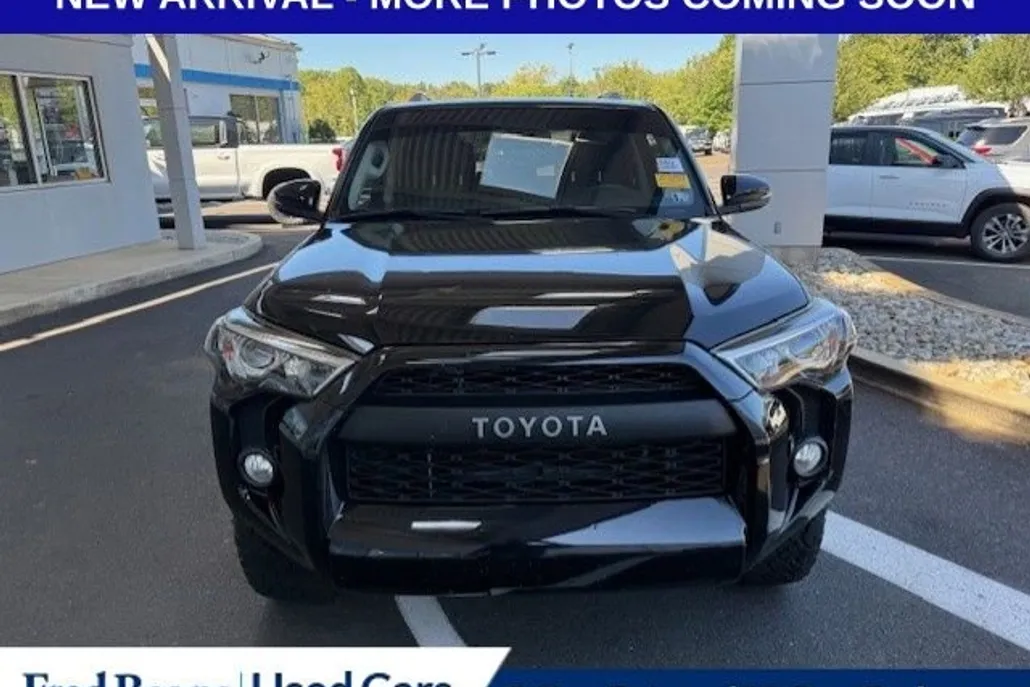 2017 Toyota 4Runner SR5 photo 1