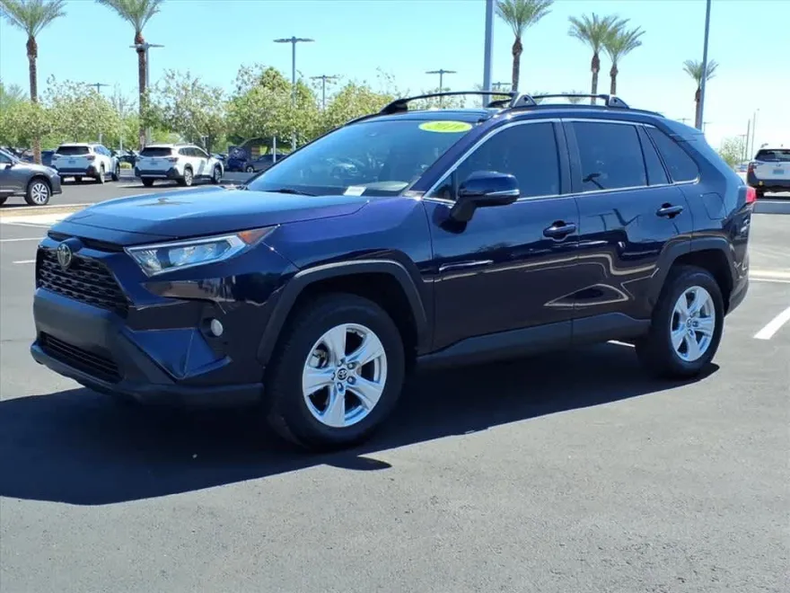 2019 Toyota RAV4 XLE photo 1