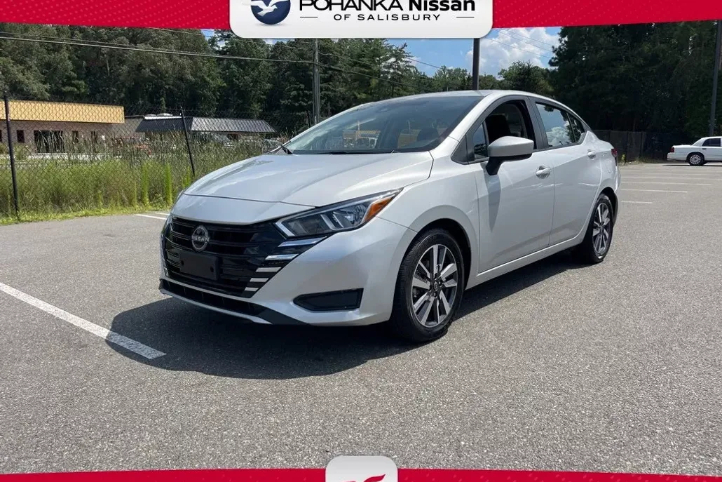 2023 Nissan Versa 1.6 SV photo 1