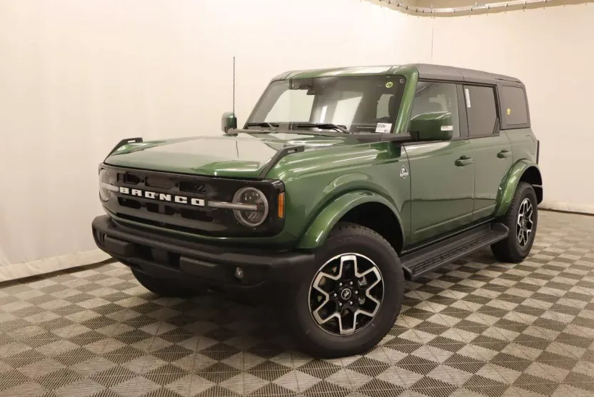 2025 Ford Bronco Outer Banks photo 1