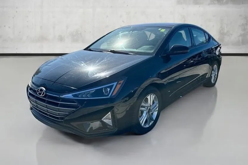 2020 Hyundai Elantra SEL photo 1