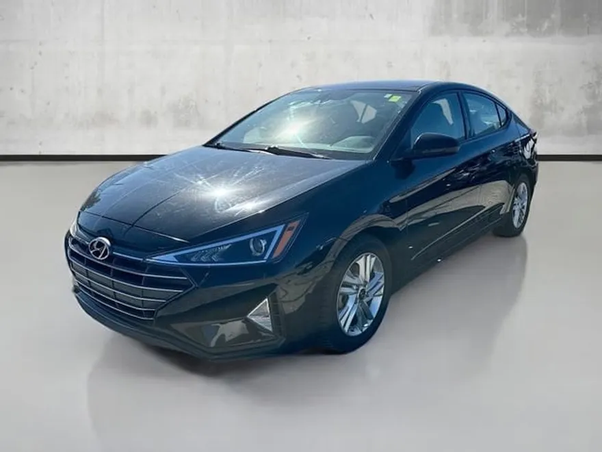 2020 Hyundai Elantra SEL photo 1
