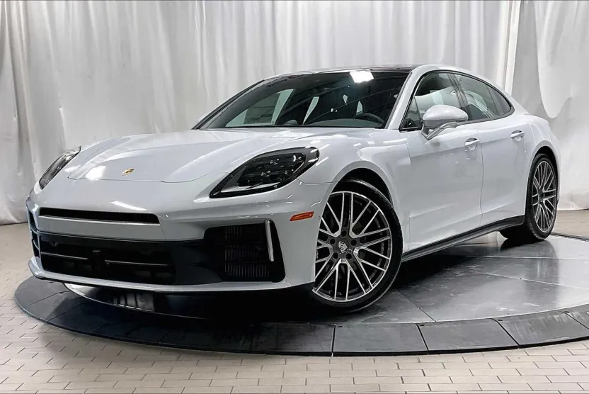 2025 Porsche Panamera 4 photo 1