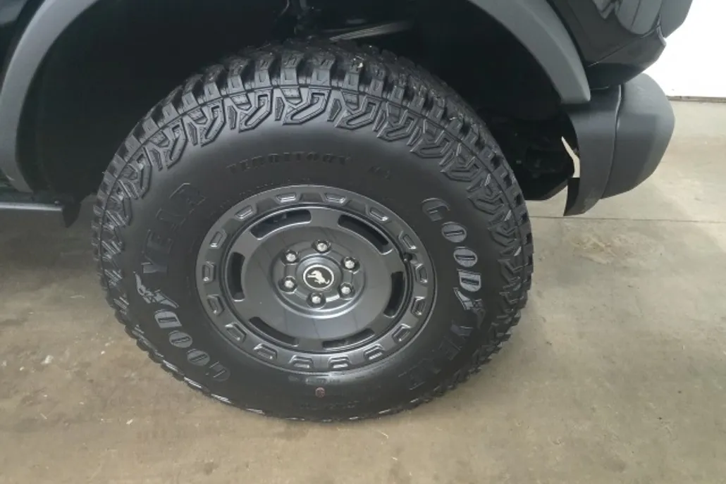 2024 Ford Bronco Black Diamond photo 1