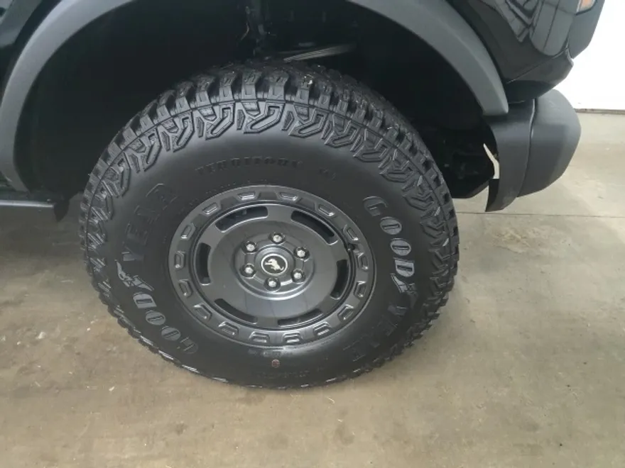 2024 Ford Bronco Black Diamond photo 1