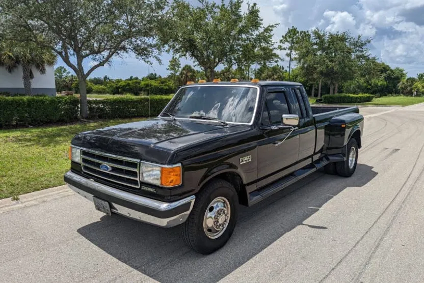 1990 Ford F-350 XL photo 1