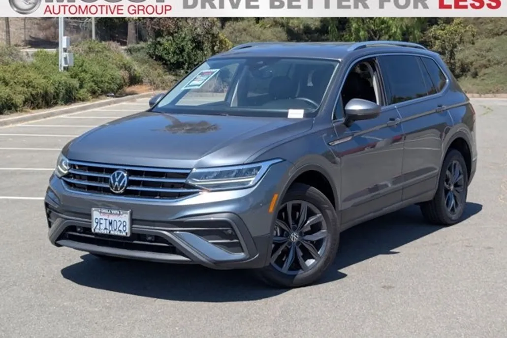 2023 Volkswagen Tiguan SE photo 1