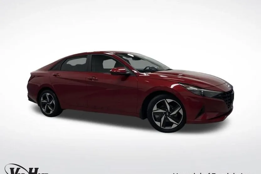 2023 Hyundai Elantra SEL photo 1