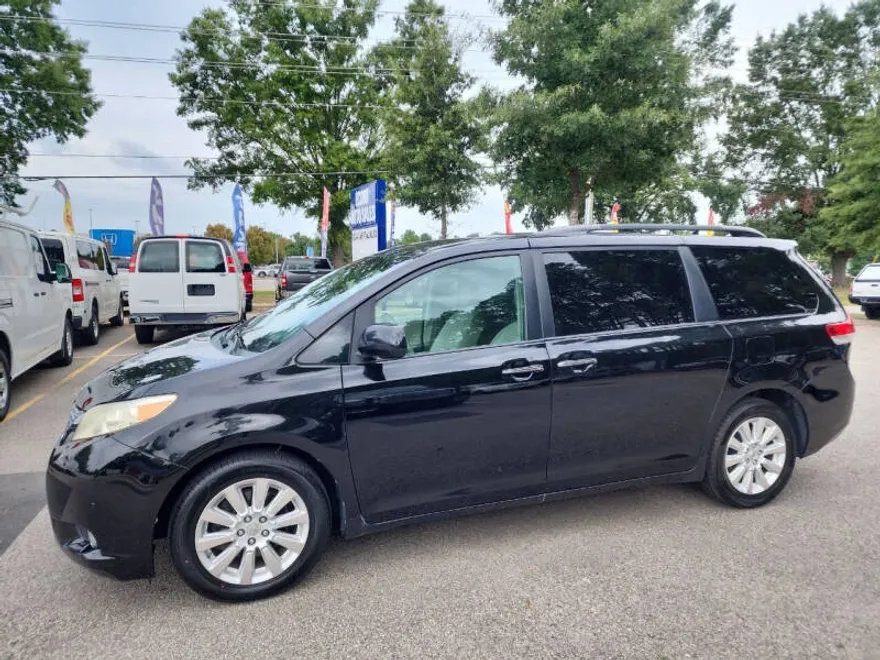 2011 Toyota Sienna Limited photo 1