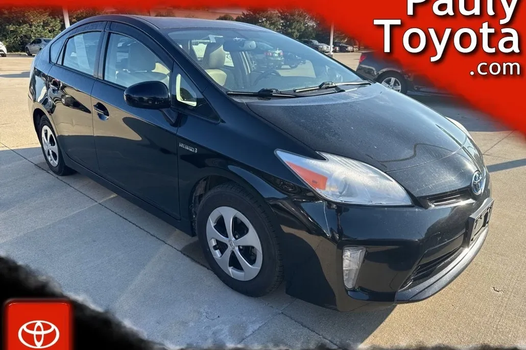 2014 Toyota Prius Four photo 1