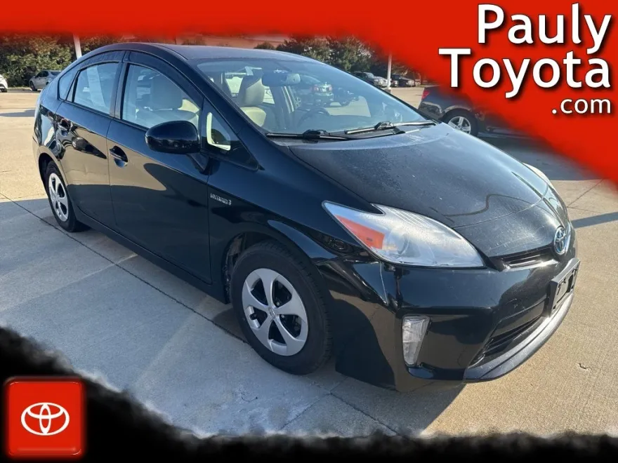 2014 Toyota Prius Four photo 1