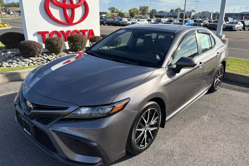 2023 Toyota Camry SE photo 1