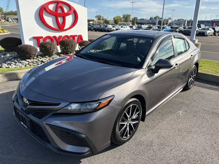 2023 Toyota Camry SE photo 1