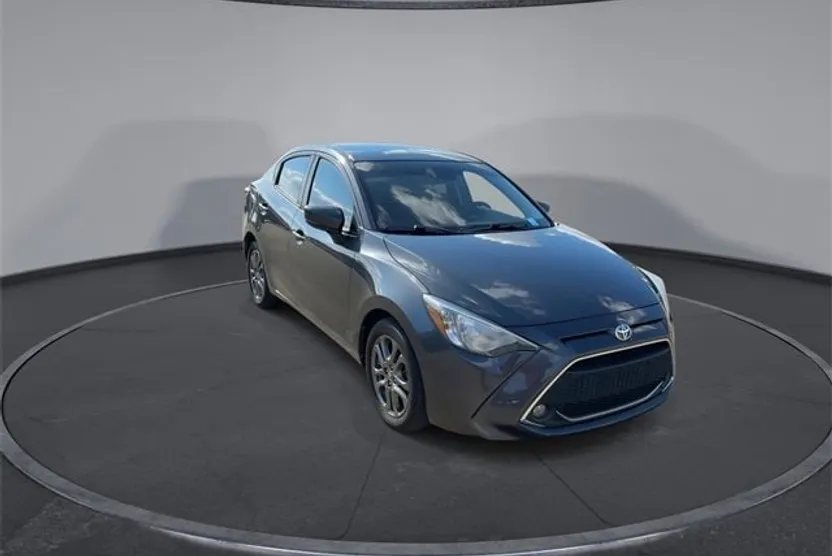 2020 Toyota Yaris LE photo 1