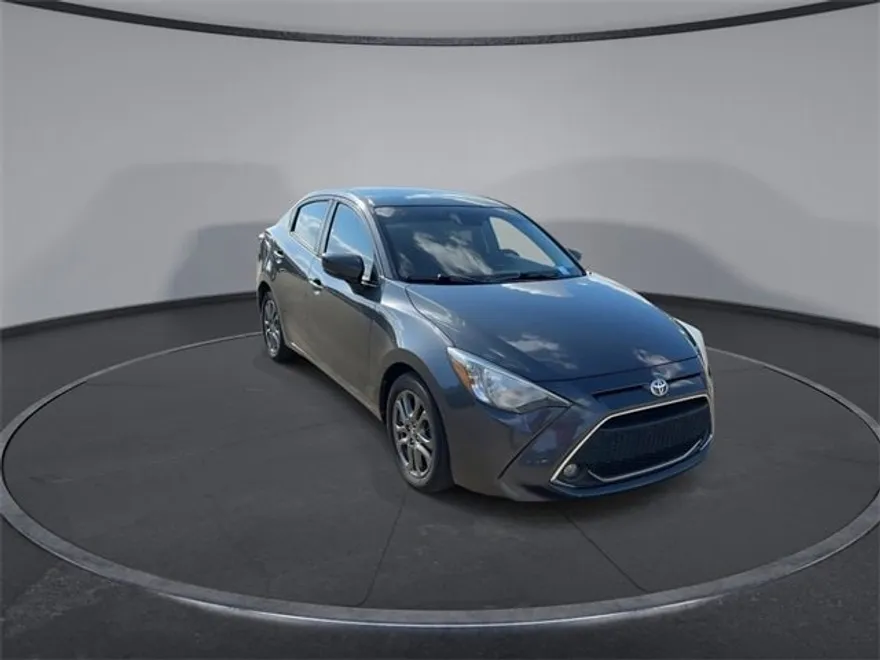 2020 Toyota Yaris LE photo 1