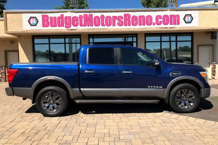 2017 Nissan Titan Platinum Reserve Crew Cab photo 1