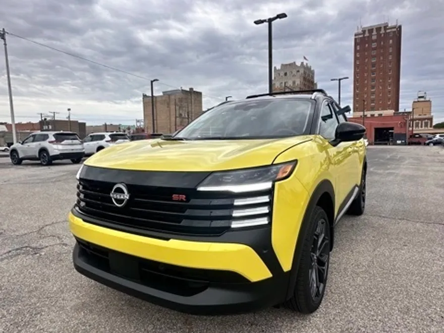 2025 Nissan Kicks SR photo 1