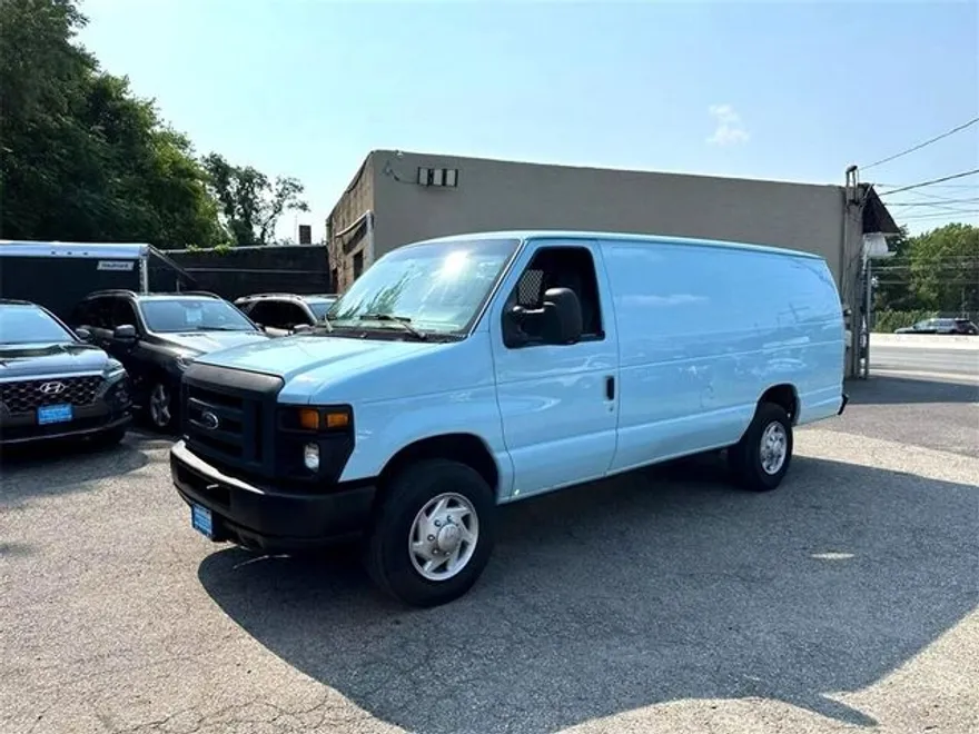 2013 Ford E-350 photo 1