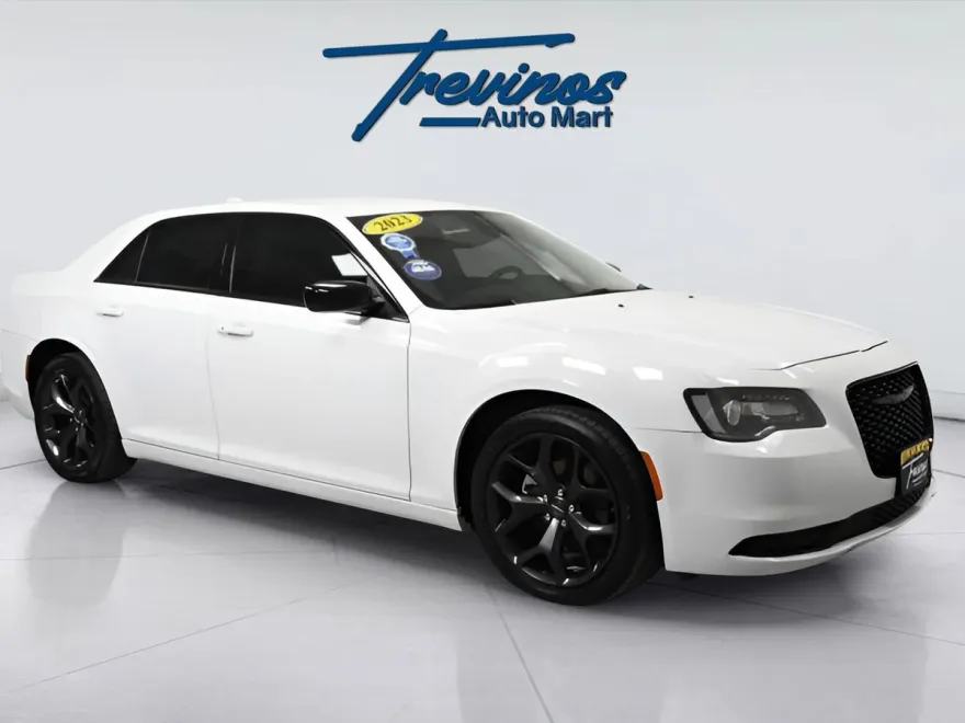 2023 Chrysler 300 Touring photo 1