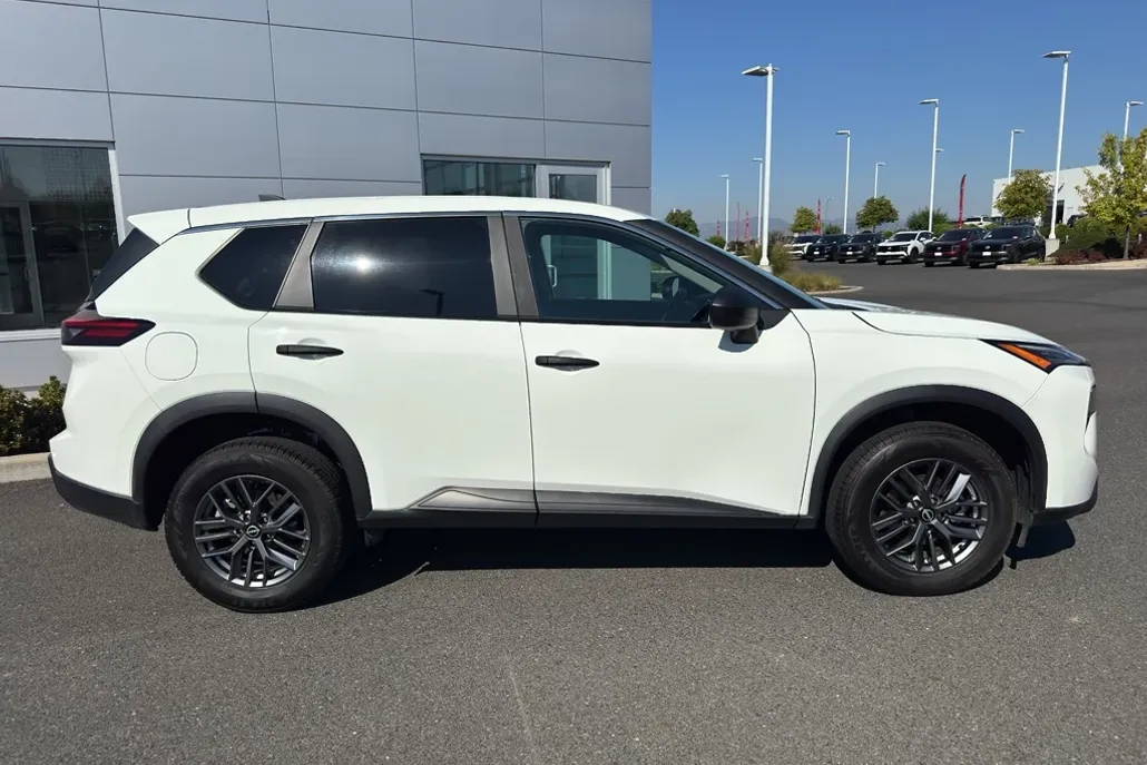 2024 Nissan Rogue S photo 1