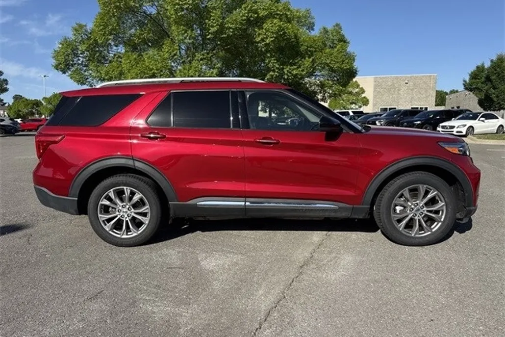 2022 Ford Explorer Limited photo 1