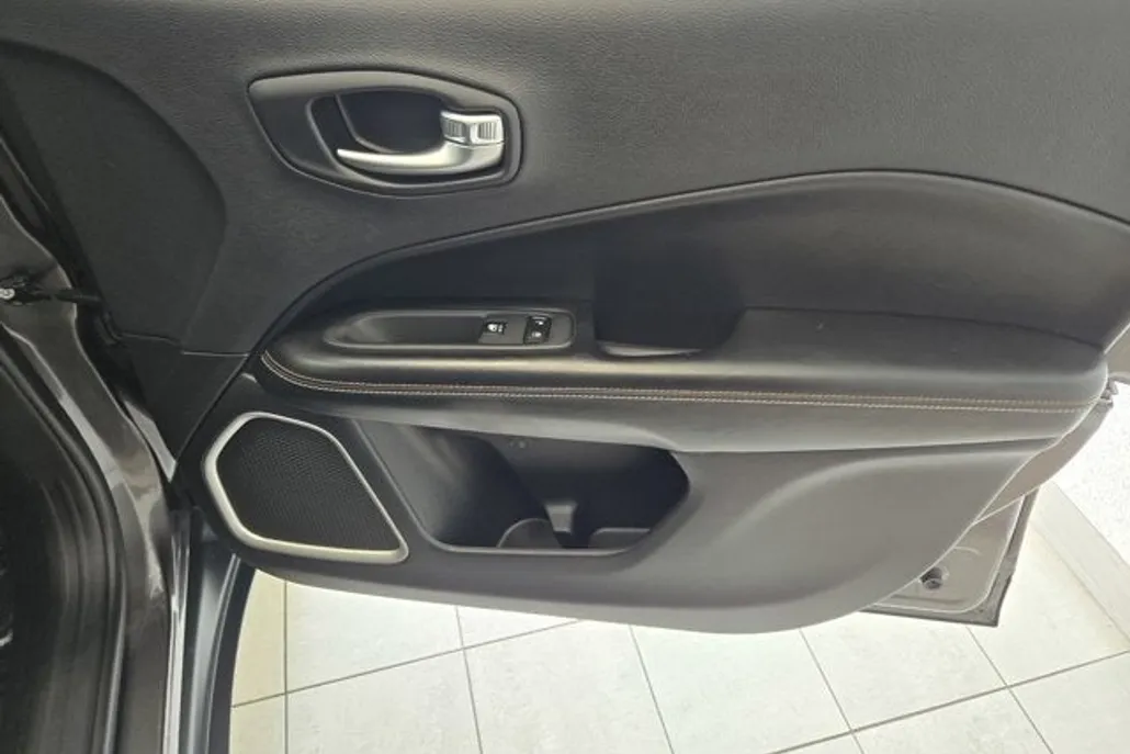 2018 Jeep Compass Latitude photo 1