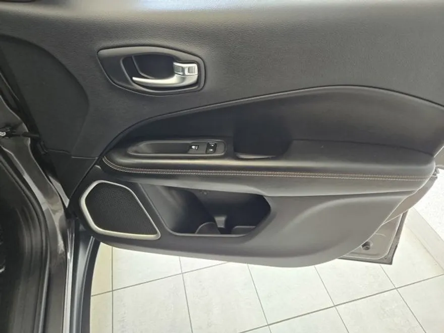 2018 Jeep Compass Latitude photo 1