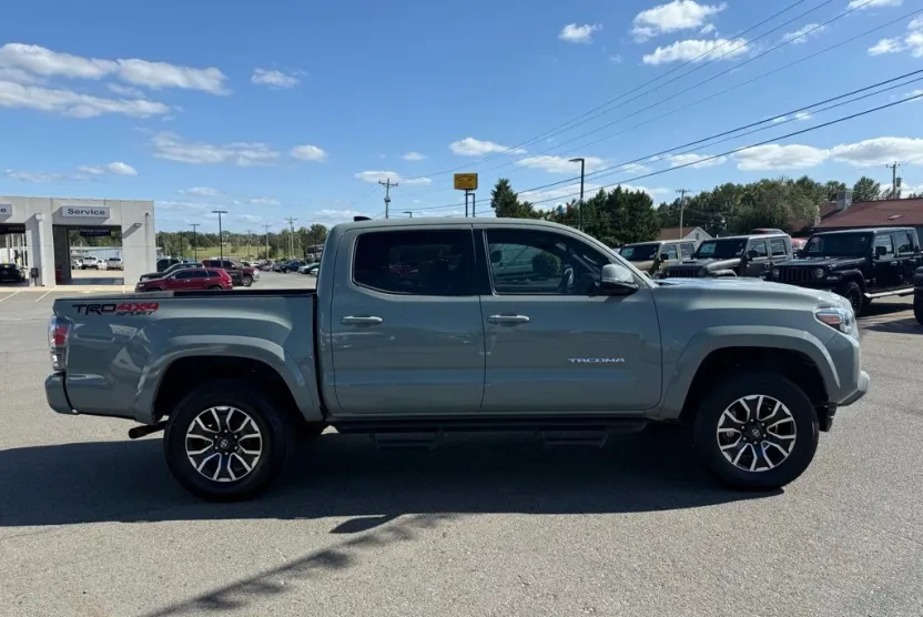 2023 Toyota Tacoma TRD Sport photo 1