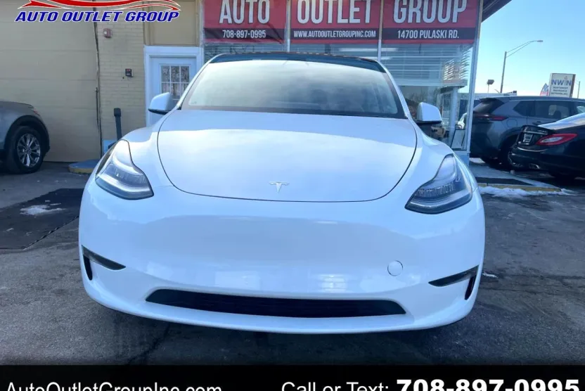 2023 Tesla Model Y photo 1