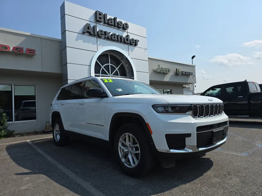 2022 Jeep Grand Cherokee Laredo photo 1