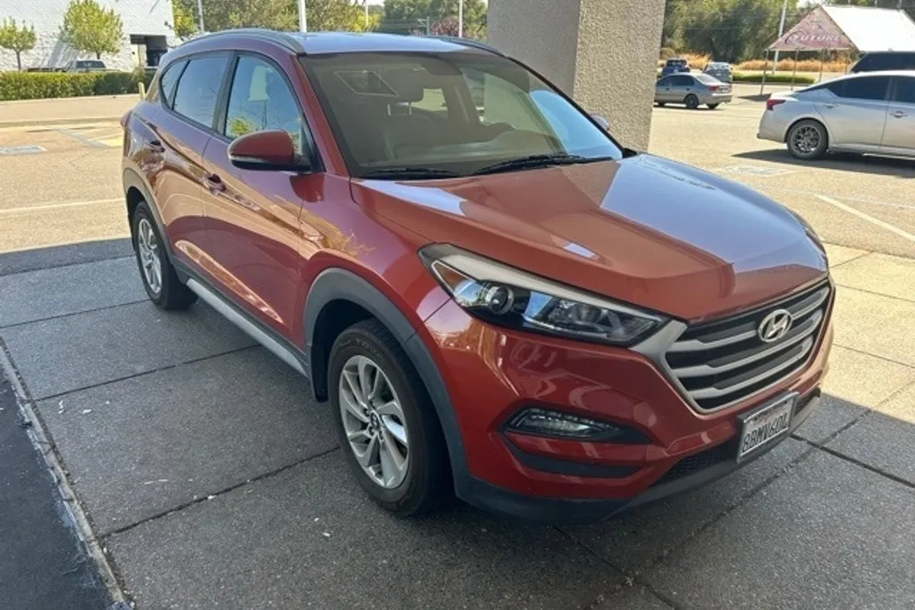 2017 Hyundai Tucson SE Plus photo 1